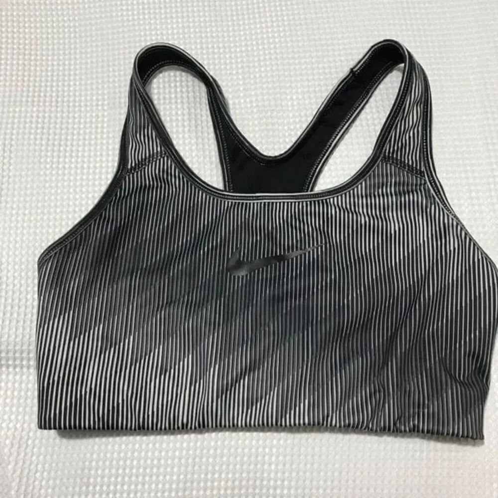 Nike sports bra size  M…0672